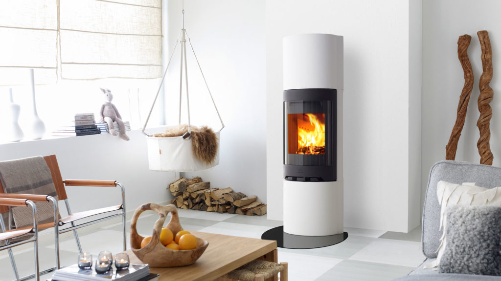 Påskeveden pynter også stua